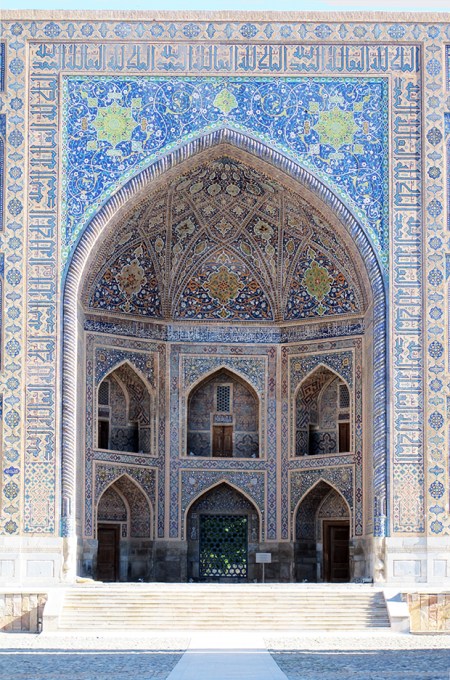 UZBEKISTAN 253 (SAMARCANDA) MADRAZA TILLYA KARI, FUE CONCEBIDA LA ULTIMA DE LAS TRES MADRAZAS DE LA FAMOSA PLAZA DE REGISTAN, ERA LA MAS GRANDE Y MEJOR ADORNADA DE TODAS