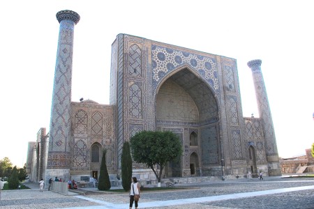 UZBEKISTAN 262 (SAMARCANDA) MADRAZA ULUGH BEG, A LA EDAD DE 16 AÑOS ULUGH BEG FUE GOBERNADOR DE SAMARCANDA, ERA UN GRAN ASTRONOMO EN 1428 CONSTRUYO EL OBSERVATORIO ASTROMICO DE GURJANI ZIJ