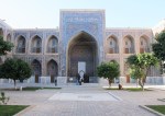 UZBEKISTAN 265 (SAMARCANDA) MADRAZA ULUGH BEG, SIRVIO DE UNIVERSIDAD MEDIEVAL, TENIA 50 HABITACIONES EN QUE RESIDIERON MAS DE UN CENTENAR DE ALUMNOS Y GRANDES PROFESORES ENTRE ELLOS ENSEÑÓ EL POETA ABDURAKHMAN JAMI