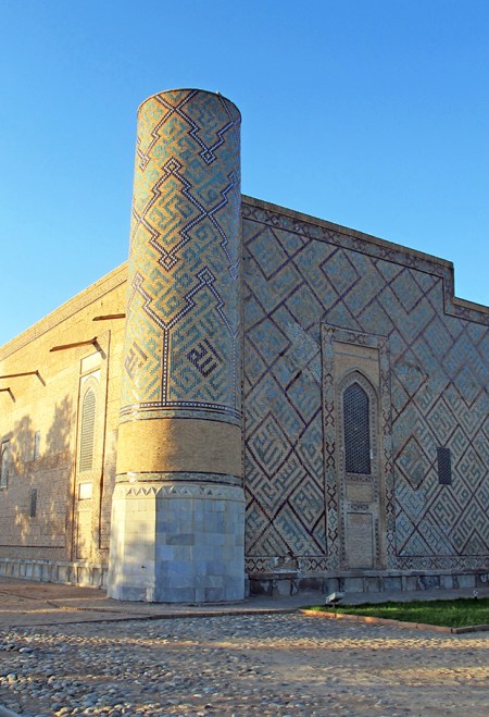 UZBEKISTAN 269 (SAMARCANDA) MADRAZA ULUGH BEG, ESTE MINARETE ESTA CORTADO POR LA MITAD