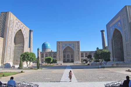 UZBEKISTAN 272 (SAMARCANDA) REGISTAN, EN LA ANTIGUEDAD ESTE SITIO ERA EL FORO, EL LUGAR DE LAS GRANDES FERIAS Y DONDE HACIAN GRANDES ACTIVIDADES URBANAS