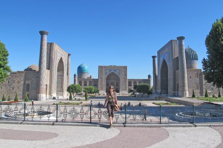 UZBEKISTAN 274 (SAMARCANDA) REGISTAN, LAS TRES MADRAZAS, LA ULUGH BEG 1417-1420 LA IZQUIERDA, LA DE SHER DOR 1619-1636 A LA DERECHA Y LA TILLYA KARI, Y 1646-1660 EN EL CENTRO