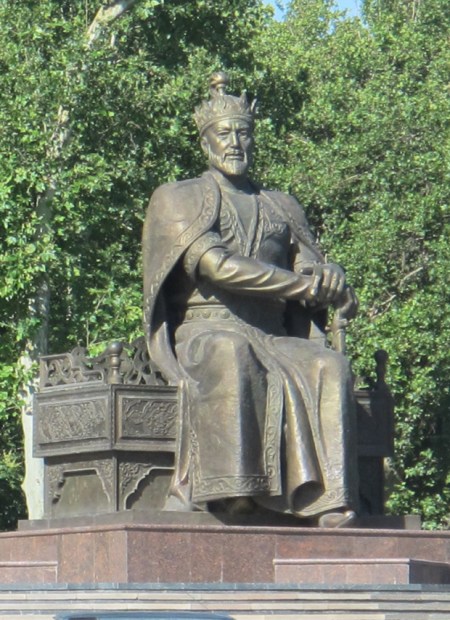 UZBEKISTAN 277 (SAMARCANDA) REGISTAN, ESTATUA DE TAMBERLAN