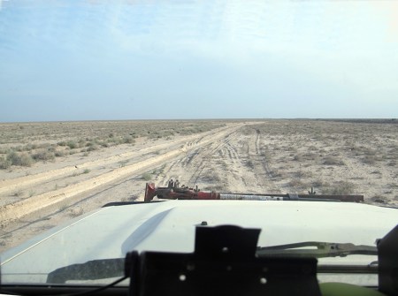UZBEKISTAN 3 (HACIA EL MAR DE ARAL) ENTRANDO HACIA NUESTRO DESTINO POR LAS PISTAS DEL OESTE