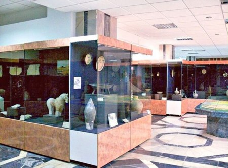 UZBEKISTAN 41 (CIUDAD DE NUKUS EL MUSEO IGOR SAVITSKY) POSE UNA EXPLENDIDA COLLECION DE ARTE DE KARAKALPAKISTAN, ALBERGA PIEZAS RECUPERADAS EN INVESTIGACIONES ARQUEOLOGICAS