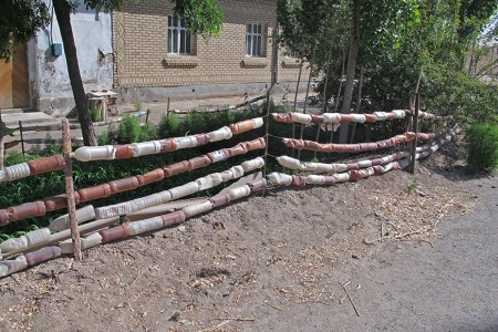 UZBEKISTAN 49 (CIUDAD DE NUKUS) UN A ORIGINAL MANERA DE RECICLAR