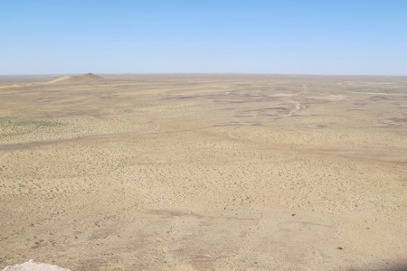 UZBEKISTAN 62 (SHILPIQ) PANORAMA DESDE EL MONUMENTO DEL DESERTICO LLANO DEL QUM QIZIL, EN EL LADO OPUESTO DEL VALLE DEL AMU DARYA
