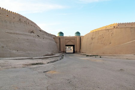 UZBEKISTAN 76 (LA VIDA EN KHIVA) INTERIOR DE LA MURALLA NORTE
