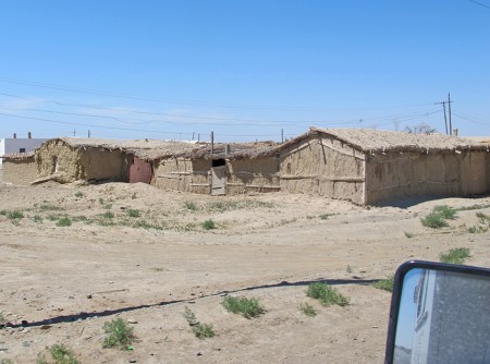 UZBEKISTAN 8 (HACIA EL MAR DE ARAL) ESTOS POBLADOS ESTAN ALREDEDOR DEL HOY INESISTENTE MAR DE ARAL 2