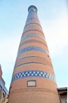 UZBEKISTAN 99 ( KHIVA MONUMENTAL) MINARETE ISLAM JODZHA, ES EL MAS ALTO DE LA CIUDAD