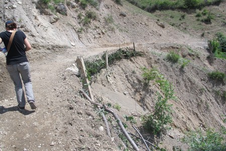 KIRGUISTAN 109 (ARSLANBOB, HACIA LAS CASCADAS SAGRADAS) HAN ARREGLADO EL CAMINO DESPUES DE LAS FUERTE LLUVIAS