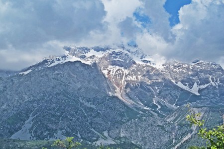 KIRGUISTAN 119 (ARSLANBOB, EN EL BOSQUE DE NOGALES) YA ESTAMOS ARRIBA, ENFRENTE LOS PICOS DE CHATKAL