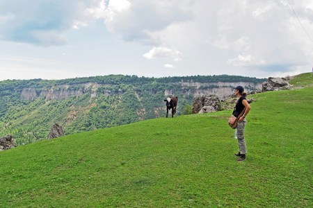 KIRGUISTAN 129 (ARSLANBOB, BAJANDO) ESTAMPA MUY TORERA