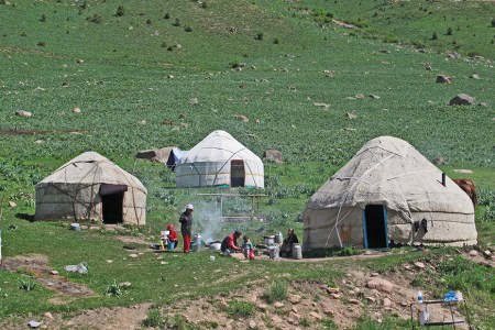 KIRGUISTAN 153 (DE ARSLANBOB A SUUSAMYR) POR EL CURSO DE EL RIO NARYN, NOMADAS 2