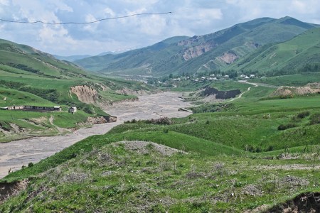 KIRGUISTAN 16 (HACIA EL PAMIR) CAMINO A GULCHA, EL RIO TALDYK