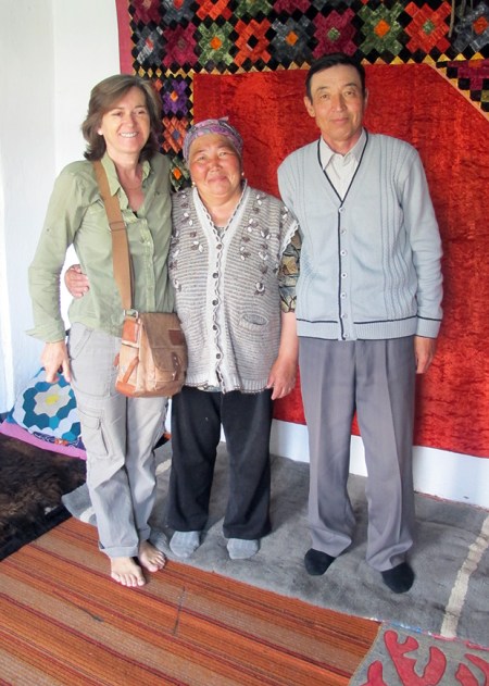 KIRGUISTAN 171 (SUUSAMYR POBLADO) DENTRO DE LA CASA DEL ALCALDE