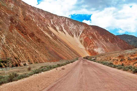 KIRGUISTAN 182 (DE KYZYL OL A KAIYRMA) IMPRESIONANTES CORRIMIENTOS DE TIERRA