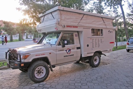 KIRGUISTAN 2 (HACIA EL PAMIR) CIUDAD DE OHC, DURMIENDO EN UN PARQUE PUBLICO VIGILADO