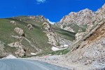 KIRGUISTAN 28 (HACIA EL PAMIR) SUBIENDO A SARY TACH, LA CARRETERA EMPIEZA A DETERIORARSE