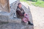 KIRGUISTAN 47 (PAMIR, EL VALLE DE ALAI) SARY MOGHUL, SE LLAMA QAMRA ESTA SEÑORA ES LA PRUEBA VIVIENTE DE LA LEGENDARIA HOSPITALIDAD DEL PAMIR
