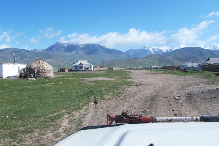 KIRGUISTAN 54 (PAMIR, EL VALLE DE ALAI) ANTES DE LA FRONTERA DE TAYIKISTAN