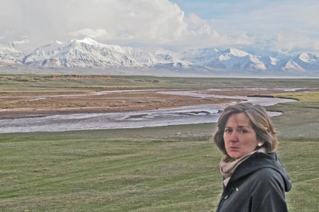 KIRGUISTAN 66 (PAMIR, DE VUELTA A SARY TACH) EN LAS MONTANAS DE ALAI, LA ALTURA DE LOS PICOS ESTAN ENTRE 6.000 Y MAS DE 7.000 METROS
