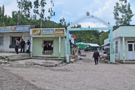 KIRGUISTAN 99 (EL PUEBLO DE ARSLANBOB) EL BAZAR