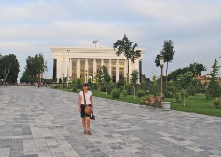 UZBEKISTAN 296 (HACIA ) FUENTES NO OFICIALES ESTIMAN SU POBLACION EN UNOS 4,45 MILLONES