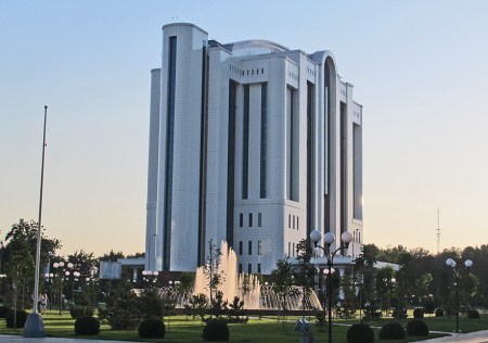 UZBEKISTAN 300 (TASKENT) EL NOMBRE APARECE MENCIONADA POR PRIMERA VEZ EN FUENTES ESCRITAS EN EL SIGLO III A.C.