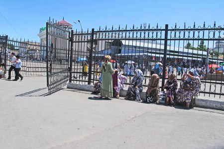 UZBEKISTAN 311 (EL CHORSU BAZAR) ES UNO DE LOS MÁS GRANDES DE ASIA CENTRAL