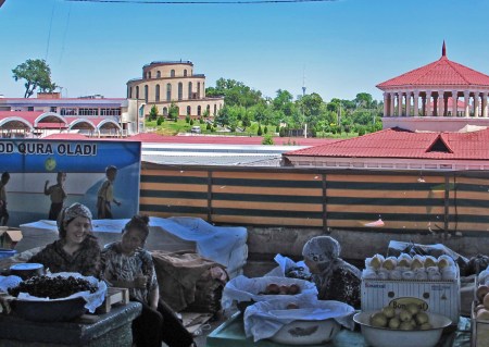 UZBEKISTAN 314 (EL CHORSU BAZAR) EL EXTERIOR DEL MERCADO