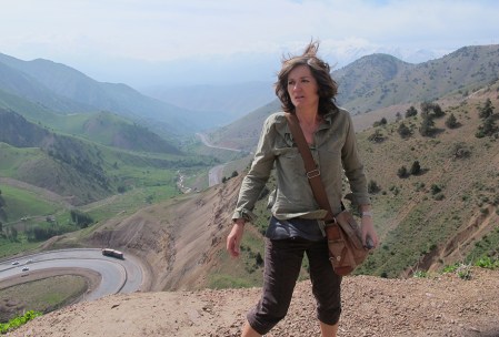 UZBEKISTAN 326 (HACIA FERGANA) EN EL PASO KAMCHIK