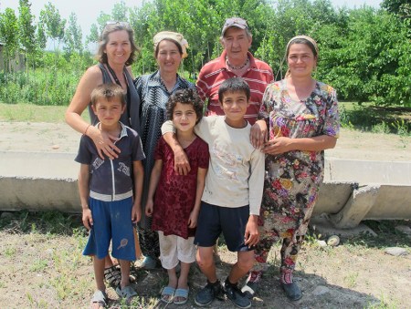 UZBEKISTAN 377 (SALIENDO DEL PAIS) FOTOS DE RIGOR CON LA FAMILIA