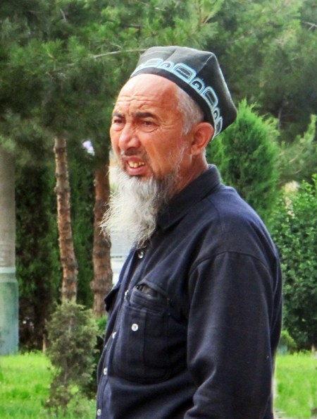 UZBEKISTAN 384 (SALIENDO DEL PAIS) UN PATRIARCA URBEKE