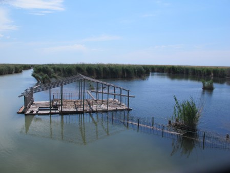 KAZAQUISTAN -2° ENTRADA 33 ( EL LAGO ALAKOL) CASAS QUE USAN PARA PESCAR Y SECAR EL PESCADO