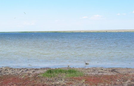 KAZAQUISTAN -2° ENTRADA 39 ( EL LAGO ALAKOL) EL RIO URDZHAR, VIERTE SUS AGUAS EN EL LAGO