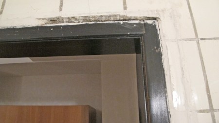 KAZAQUISTAN -2° ENTRADA 8 (ALMATY) HOTEL 4**** AIMA-ATA, DETALLE PUERTA