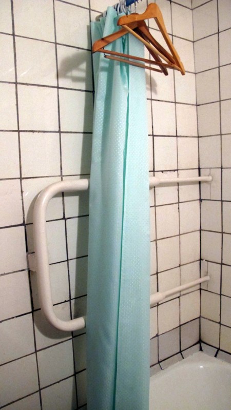 KAZAQUISTAN -2° ENTRADA 9 (ALMATY) HOTEL 4**** AIMA-ATA, DUCHA Y TAMBIEN PERCHERO