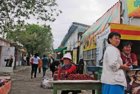KIRGUISTAN 211 (EL LAGO ISSYK KUL) LA CIUDAD DE BALYKCHY, SU NOMBRE QUE SIGNIFICA PESCADOR EN KIRGUI