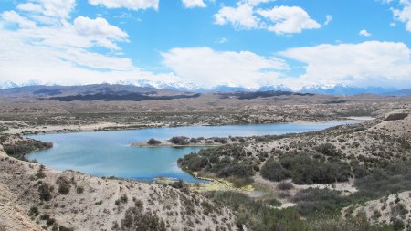 KIRGUISTAN 236 (EL LAGO ISSYK KUL) LA LAGUNA DE TYZDUU KYL, SU NOMBRE SIGNIFICA LA LAGUNA MUERTA POR SU ALTO GRADO DE SALINIDAD