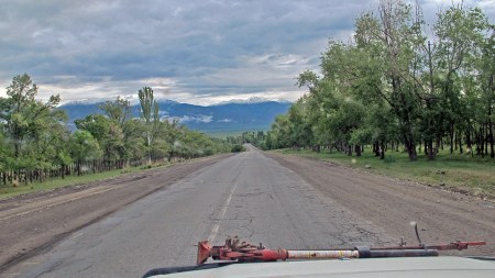 KIRGUISTAN 266 (EN CAMINO A KAZAJISTAN) NO PODEMOS LLEGAR AL PUERTO DE SAN-TACH PORQUE ESTA CERRADO POR LA NIEVE, VOLVEMOS PARA ATRAS