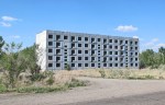 KAZAQUISTAN -2° ENTRADA 43 (EN RUTA A SEMEY) LOS FUNCIONARIOS QUE DEBIAN HABER VIVIDO EN ESTOS HORRORES ARQUITECTONICO ESTABAN RELECCIONADOS CON LAS EXPLOSIONES NUCLEARES