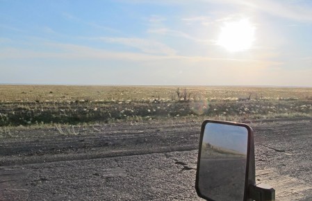 KAZAQUISTAN -2° ENTRADA 47 (EN RUTA A SEMEY) AUN ES PREOCUPANTES LOS NIVELES DE RADIACTIVIDAD EN ALGUNAS ZONAS EN QUE LA GENTE RECOGE LENA Y PASTA EL GANADO