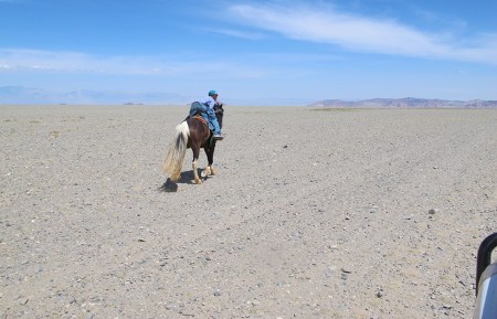 MONGOLIA 45 (HACIA KHOVB) …CORREMOS PARALELOS AL CRIO