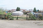 MONGOLIA 59 (KHOVD) DENTRO DE LA POBLACION HAY TANTAS YURTAS COMO CASAS
