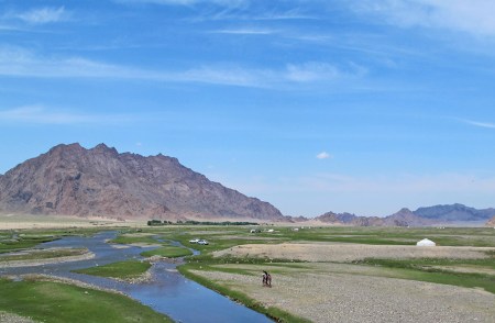 MONGOLIA 60 (KHOVD) EL RIO BUYANT PASA JUNTO A LA CIUDAD