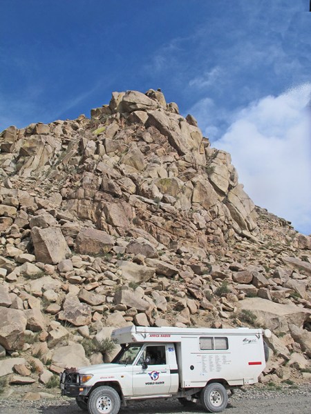 MONGOLIA 66 (SALIENDO DE KHOVD) EN LA EPOCA MANCHU EXISTIA EN ESTA MONTANA UNA ZONA DE DEFENSAS
