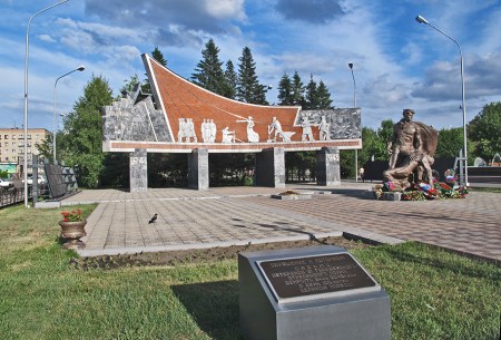 SIBERIA. 1° ENTRADA 2. (RUBTSOVSK) MONUMENTO A LOS CAIDOS DE LA SEGUNDA GUERRA MUNDIAL