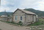 SIBERIA. 1° ENTRADA 42 .(DE CAMINO A KOSH-AGACH) EN GENERAL LAS CASA DE MADERA SON DE UNA PLANTA…