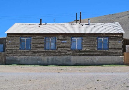 SIBERIA. 1° ENTRADA 62. (TASHANTA) ES DE LAS POCAS VECES QUE HEMOS PODIDO HACER FOTOS DE LAS DEPENDENCIAS FRONTERIZAS